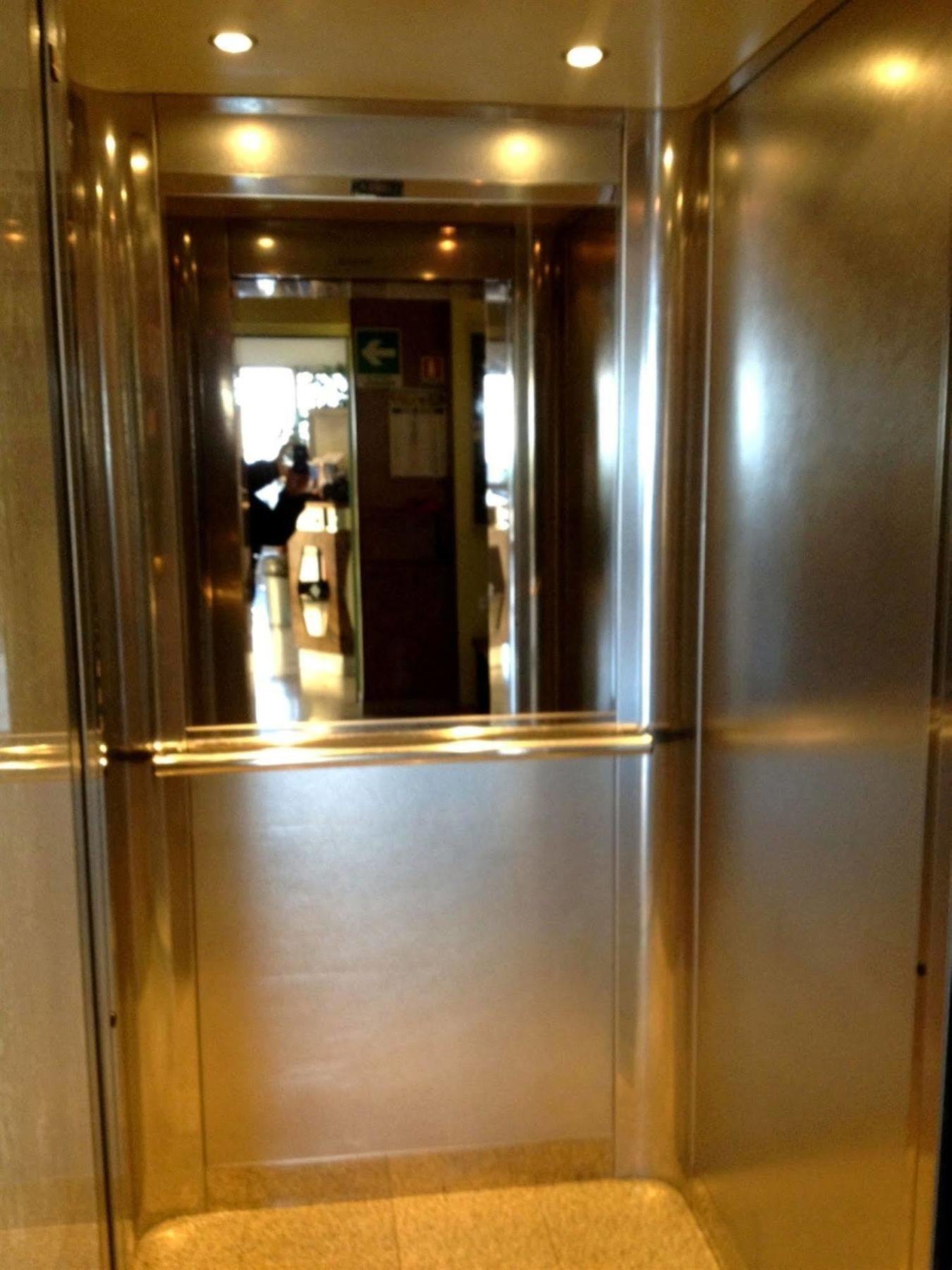 Hotel Holiday Pescara Luaran gambar