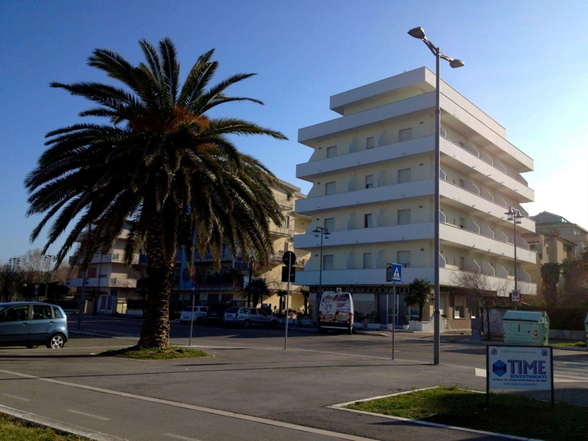 Hotel Holiday Pescara Luaran gambar